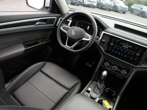 Certified 2023 Volkswagen Atlas SE w/ Panoramic Sunroof Package AWD/4WD image 9
