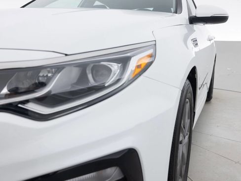 Used 2020 Kia Optima LX image 12