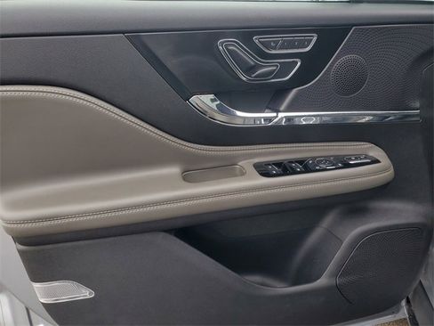 Certified 2023 Lincoln Corsair FWD w/ Equipment Group 101A image 8