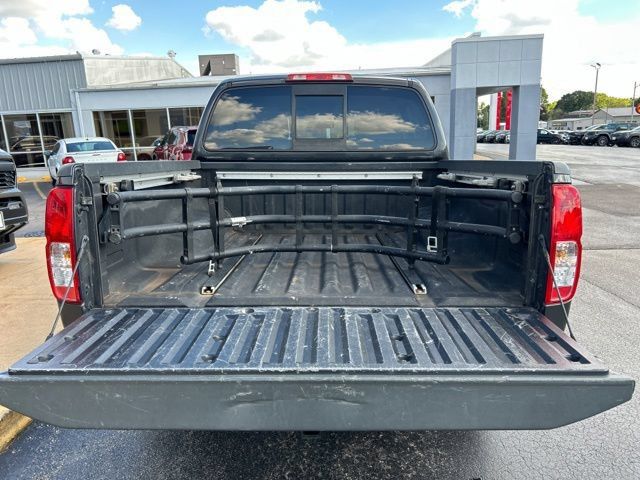 Used 2015 Nissan Frontier SV w/ SV Value Truck Package RWD image 9