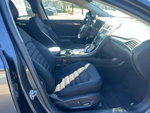 Used 2015 Ford Fusion SE w/ Equipment Group 201A image 31