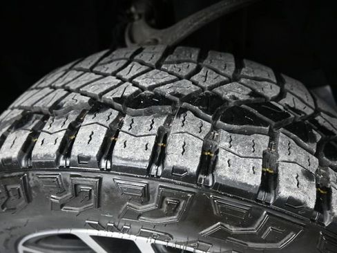 Certified 2024 GMC Sierra 1500 AT4 w/ Technology Package image 37