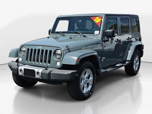 Used 2015 Jeep Wrangler Unlimited Sahara w/ Connectivity Group AWD/4WD image 6