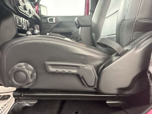 Used 2022 Jeep Wrangler Unlimited Sahara image 14