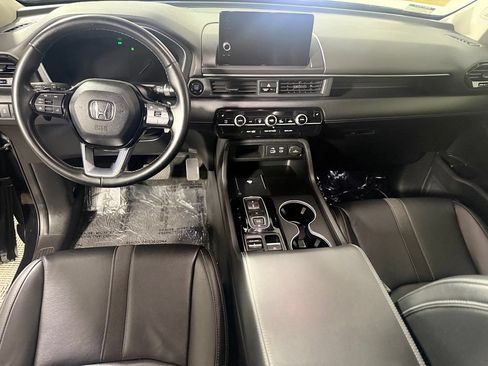 Used 2023 Honda Pilot Touring image 11