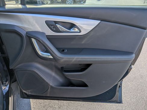 Used 2025 Chevrolet Blazer LT image 32