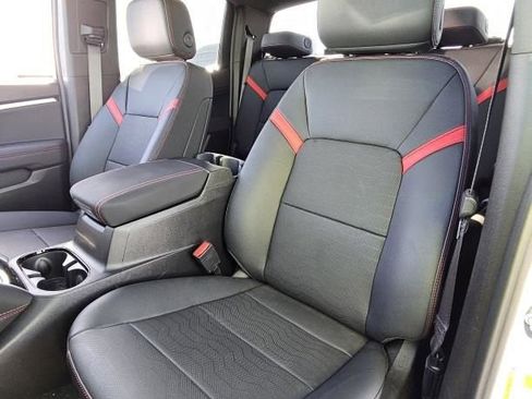 Used 2025 Chevrolet Colorado Z71 w/ Z71 Convenience Package 2 image 6