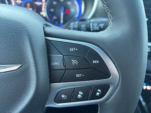 Used 2025 Chrysler Pacifica Select FWD image 20
