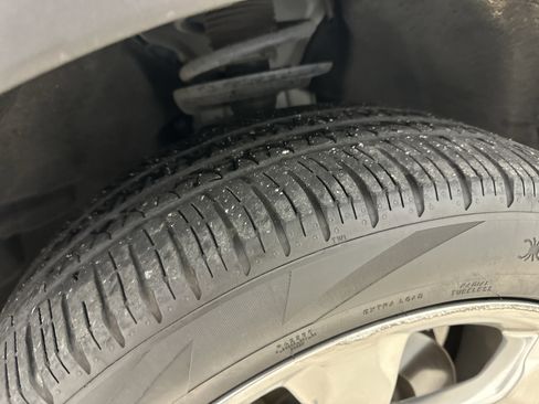 Used 2020 Ford Explorer Platinum w/ Premium Technology Package image 12