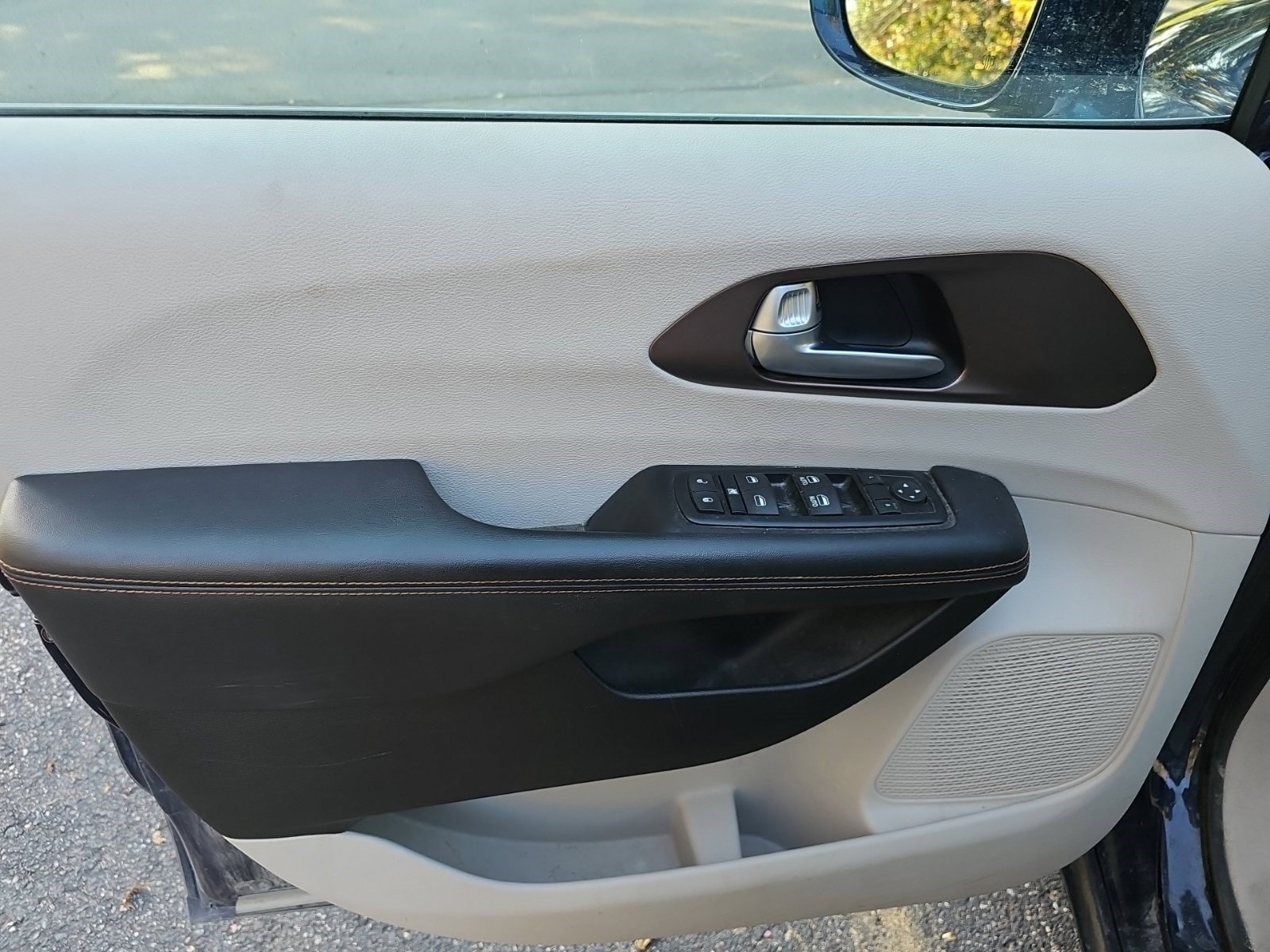 Used 2017 Chrysler Pacifica Touring-L FWD image 17