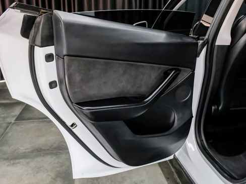 Used 2021 Tesla Model Y Long Range AWD/4WD image 49