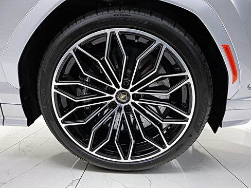 Used 2026 Lamborghini Urus SE AWD/4WD image 48