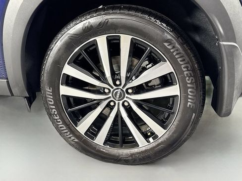 Used 2025 Nissan Pathfinder Platinum AWD/4WD image 41