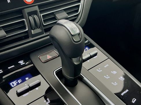 New 2026 Porsche Macan image 19