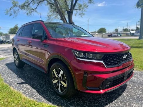 Used 2022 Kia Sorento EX w/ Panoramic Sunroof Package FWD image 2