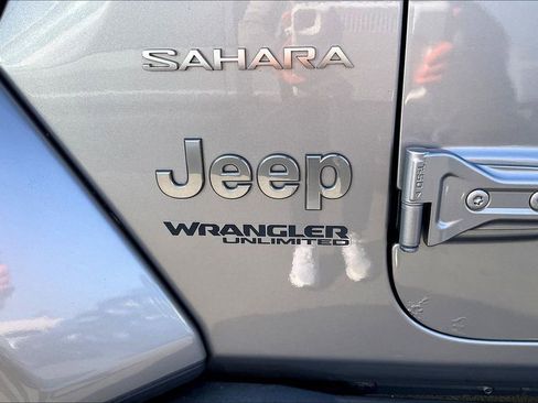 Used 2019 Jeep Wrangler Unlimited Sahara w/ Cold Weather Group image 4