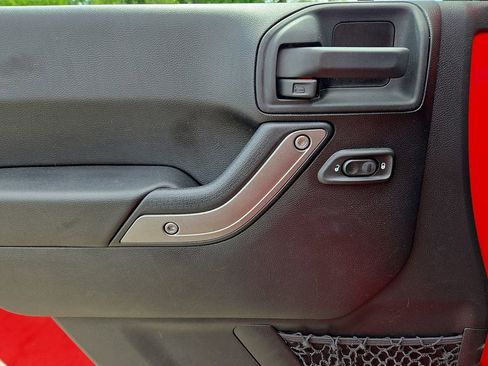 Used 2015 Jeep Wrangler Unlimited Sport w/ Quick Order Package 24S AWD/4WD image 16