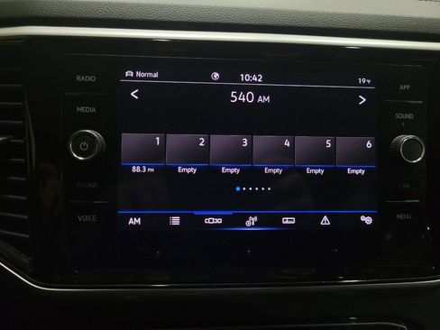 Used 2022 Volkswagen Atlas Cross Sport SE image 25