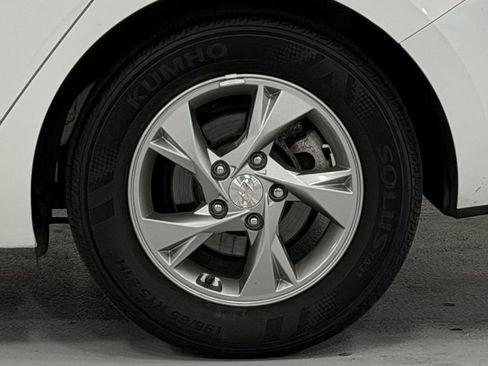 Certified 2023 Hyundai Elantra SE FWD image 8