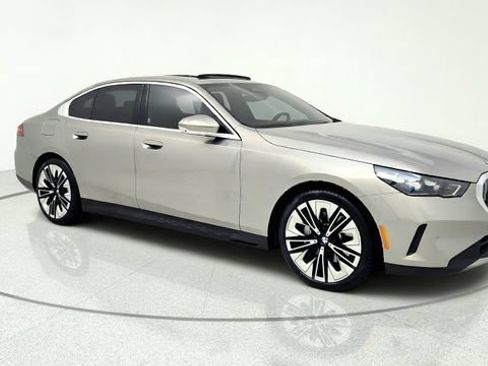 Used 2026 BMW 530i RWD image 1