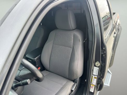 Used 2019 Toyota Tacoma TRD Off-Road w/ Technology Package image 28