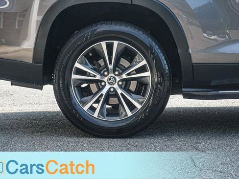 Used 2019 Toyota Highlander LE FWD image 16