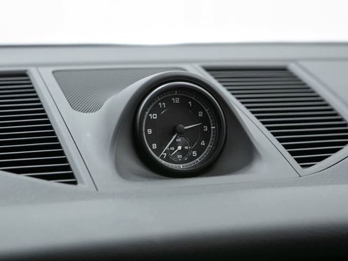 Certified 2024 Porsche Macan AWD/4WD image 31