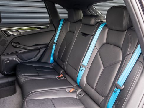 Used 2025 Porsche Macan image 30