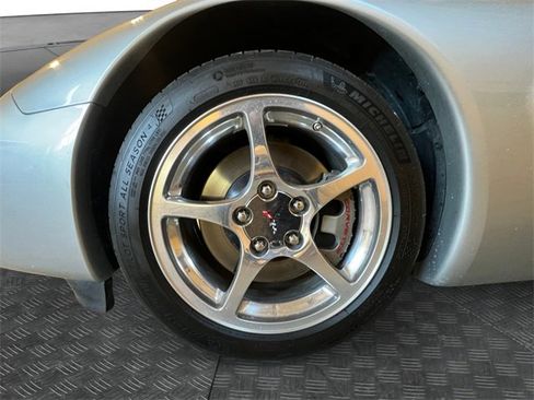 Used 2004 Chevrolet Corvette Convertible w/ Preferred Equipment Group image 13