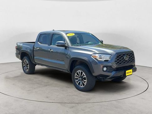 Certified 2020 Toyota Tacoma TRD Off-Road AWD/4WD image 3