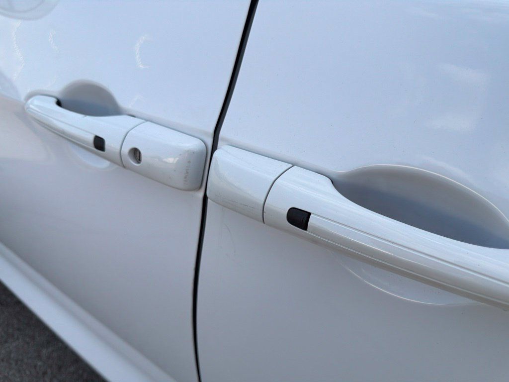 Used 2022 Chrysler Pacifica Touring-L FWD image 11