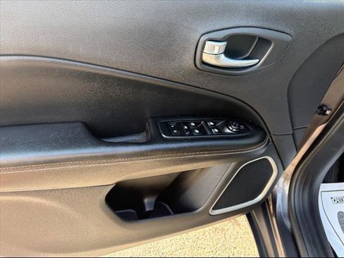 Used 2019 Jeep Compass Latitude image 36