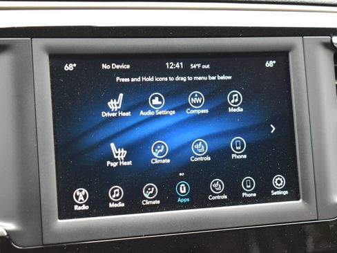 Used 2018 Chrysler Pacifica Touring-L FWD image 21