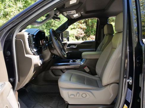 Used 2024 Chevrolet Silverado 3500 LTZ w/ LTZ Plus Package image 27