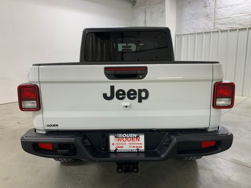 Used 2023 Jeep Gladiator Sport image 7