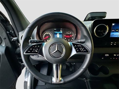 Used 2025 Mercedes-Benz Sprinter 2500 image 11