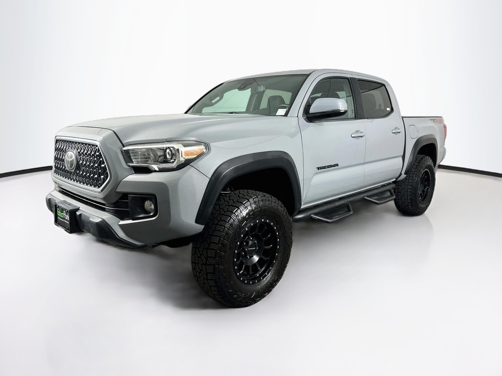 Used 2019 Toyota Tacoma TRD Off-Road w/ Technology Package AWD/4WD image 3