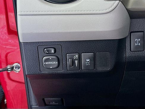 Used 2015 Toyota RAV4 LE AWD/4WD image 10