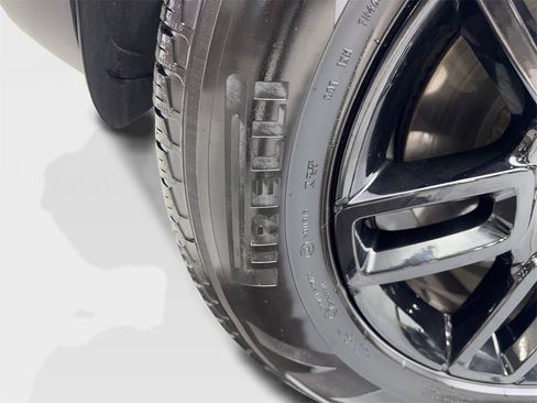 Used 2025 Land Rover Defender 110 S image 81