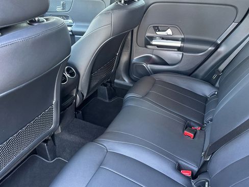 Used 2025 Mercedes-Benz GLA 250 image 13