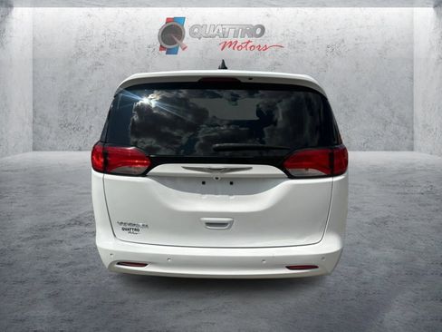 Used 2022 Chrysler Voyager LX FWD image 4