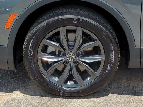 Used 2024 Volkswagen Tiguan SE FWD image 11