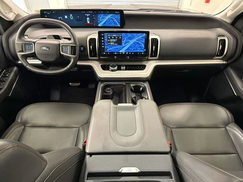 Certified 2025 Ford Expedition Active AWD/4WD image 16