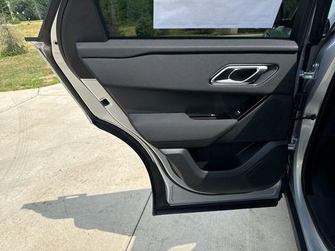 Used 2025 Land Rover Range Rover Velar Dynamic SE image 16