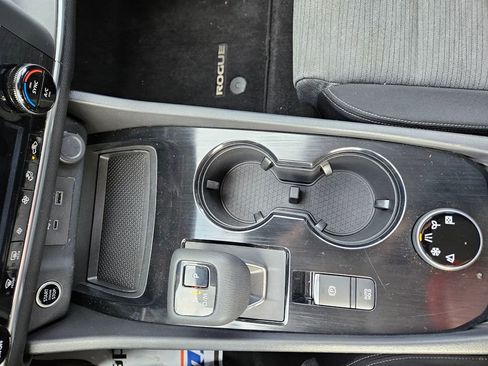 Used 2023 Nissan Rogue SV image 17