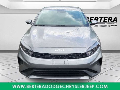 Used 2023 Kia Forte LXS w/ LXS Technology Package FWD image 2