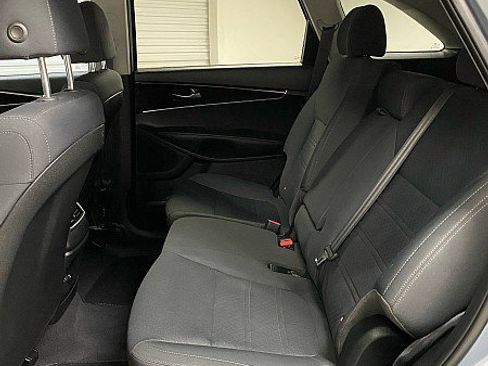Used 2020 Kia Sorento L image 16