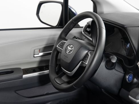 Used 2023 Toyota Sienna XLE image 26