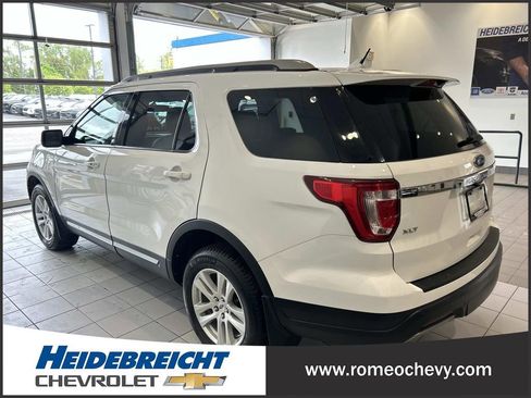 Used 2019 Ford Explorer XLT w/ Equipment Group 202A AWD/4WD image 5