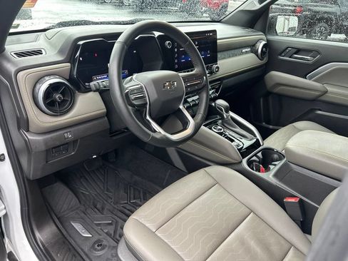 Used 2025 Chevrolet Colorado ZR2 w/ Technology Package AWD/4WD image 22